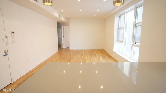 Foto del edificio - 352 Willis Ave