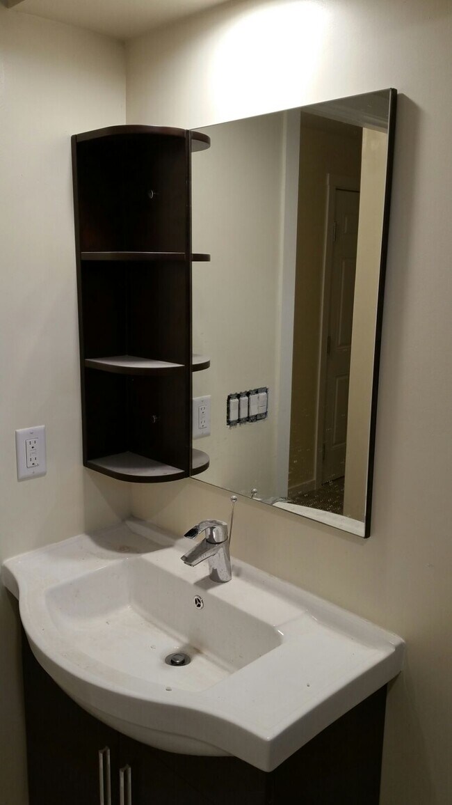 Foto del edificio - 2460 Rollingwood Dr