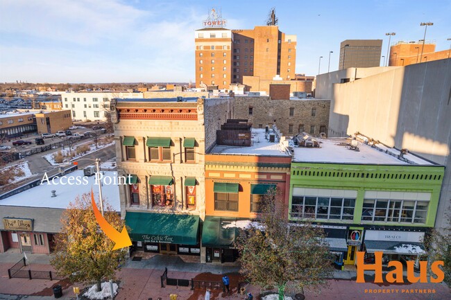 Building Photo - 118 SW 8th Ave