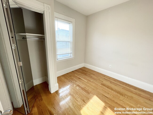 Building Photo - 114 Buttonwood St