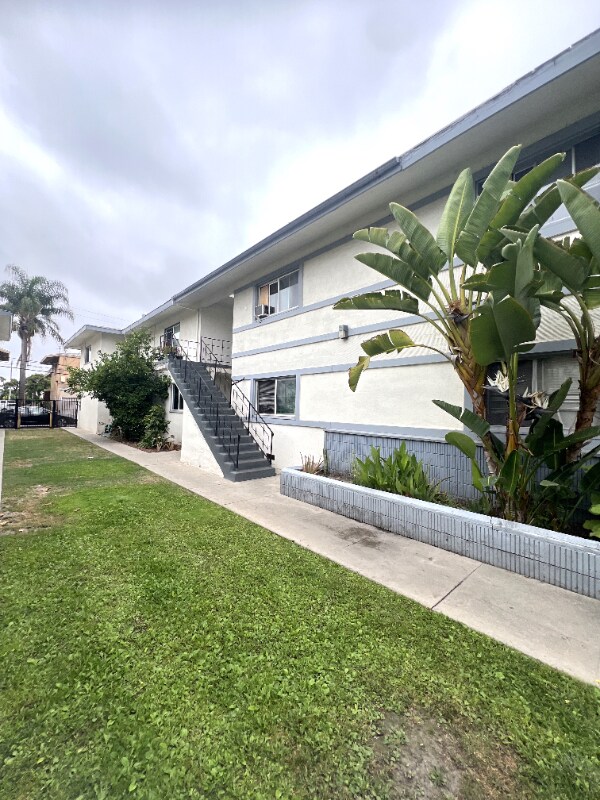 Primary Photo - 1827 W Glencrest Ave