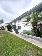 Building Photo - 1827 W Glencrest Ave