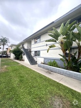 Building Photo - 1827 W Glencrest Ave