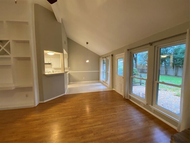 Building Photo - 2204 Maple Hollow Trail