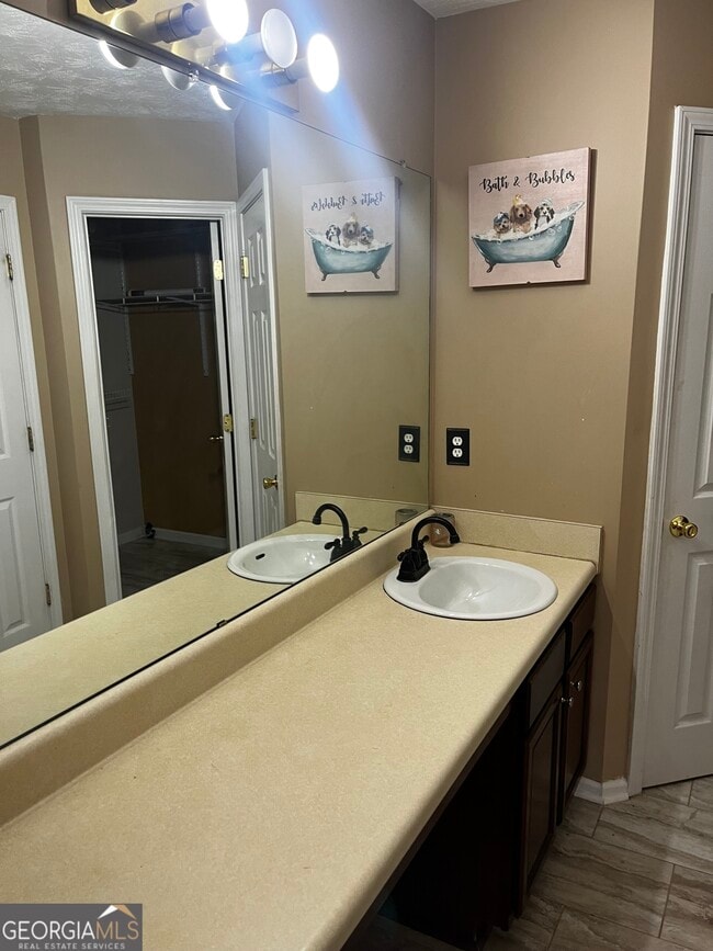 Foto del edificio - 6675 Princeton Park Ct