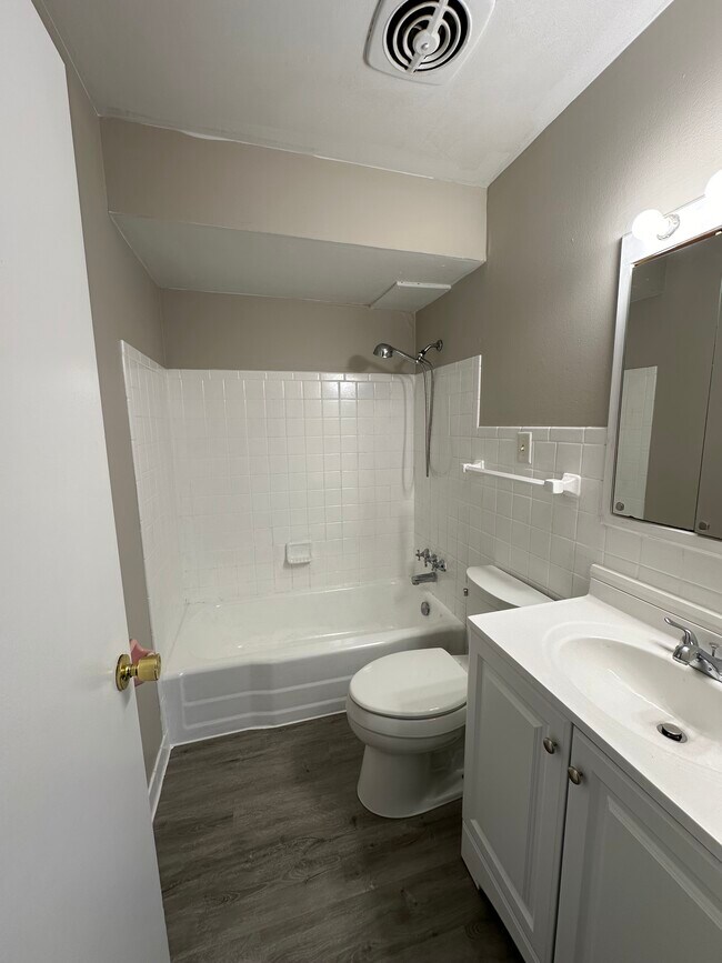 Foto del edificio - Cozy West Allis 2 Bedroom Apartment