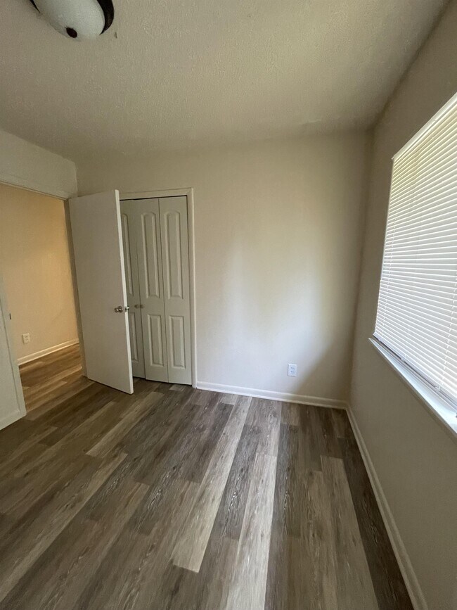 Building Photo - 8632 Northgate Dr