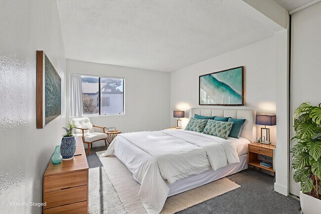 Building Photo - Tropicana Royale