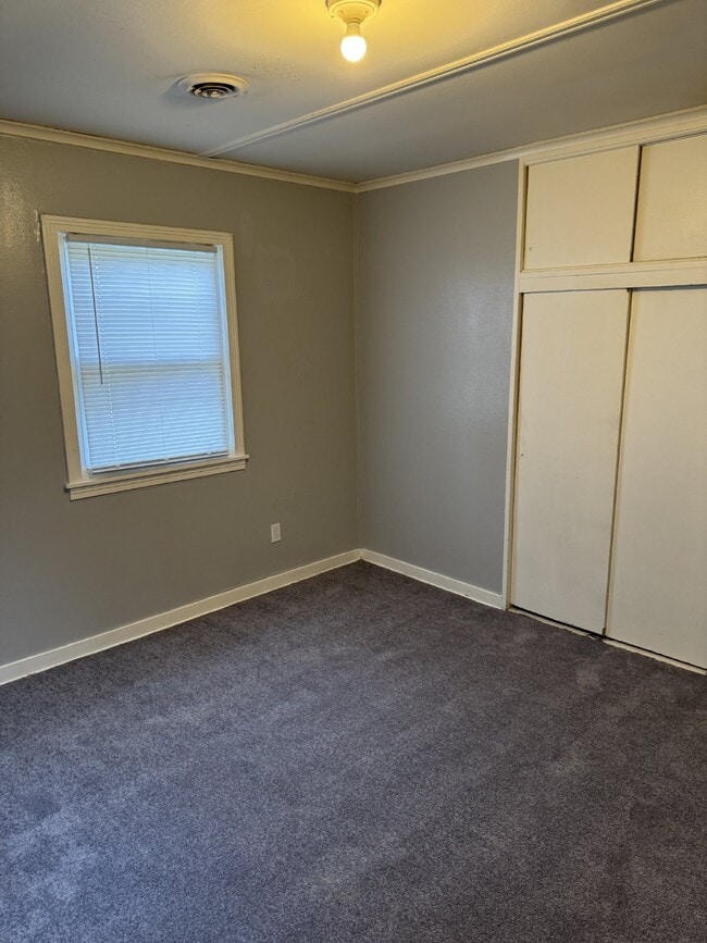 Building Photo - Nice 2 Bedroom 1 Bath Single Family on a Q...