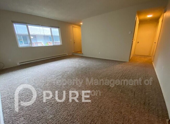 Building Photo - 2096 SE Pinelane St