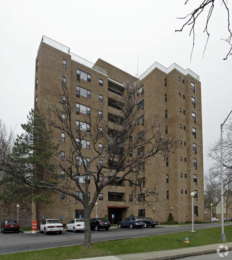 Primary Photo - Lake Street Apartments