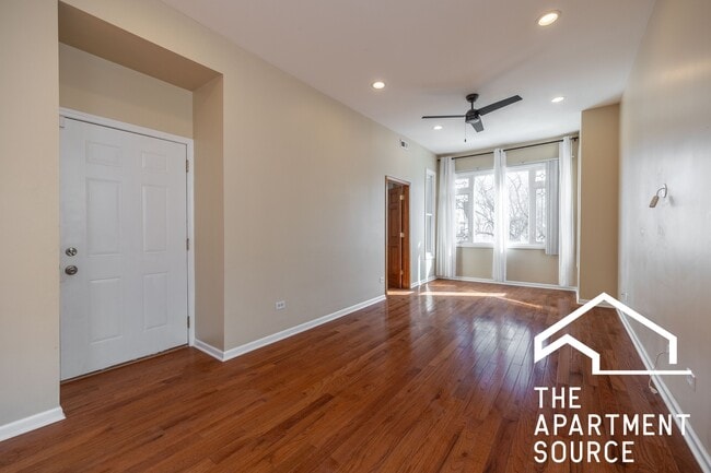 Building Photo - 2028 N Hamlin Ave