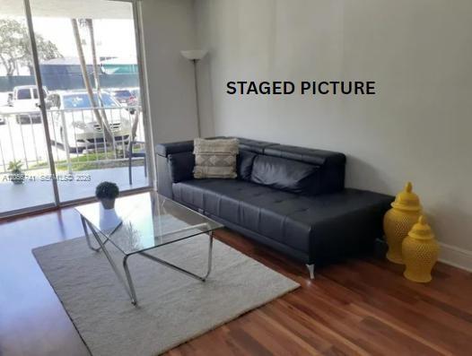 Foto del edificio - 486 NW 165th St