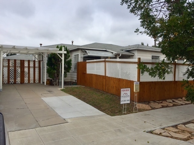 Primary Photo - 2 bedroom 1 bath house for rent in Talmadge!