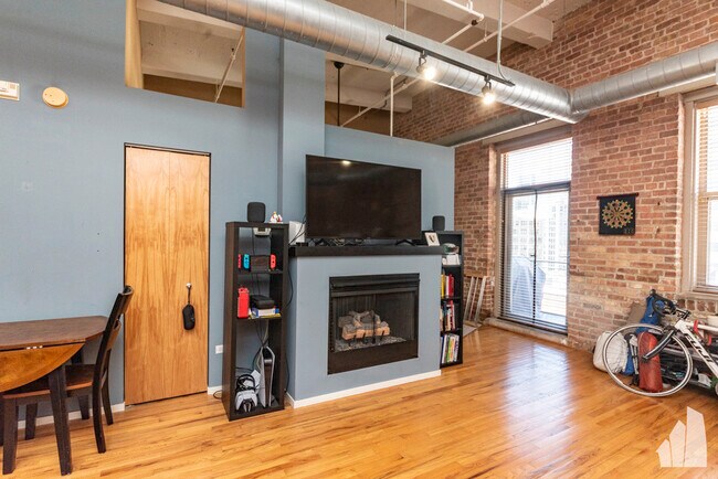 Foto del edificio - 420 S Clinton St