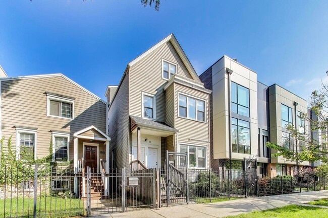 Building Photo - 2522 W Cortland St