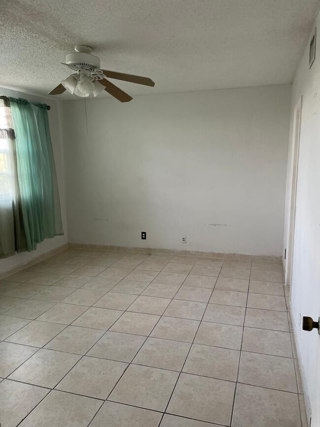 Building Photo - 3900 NW 76th Ave