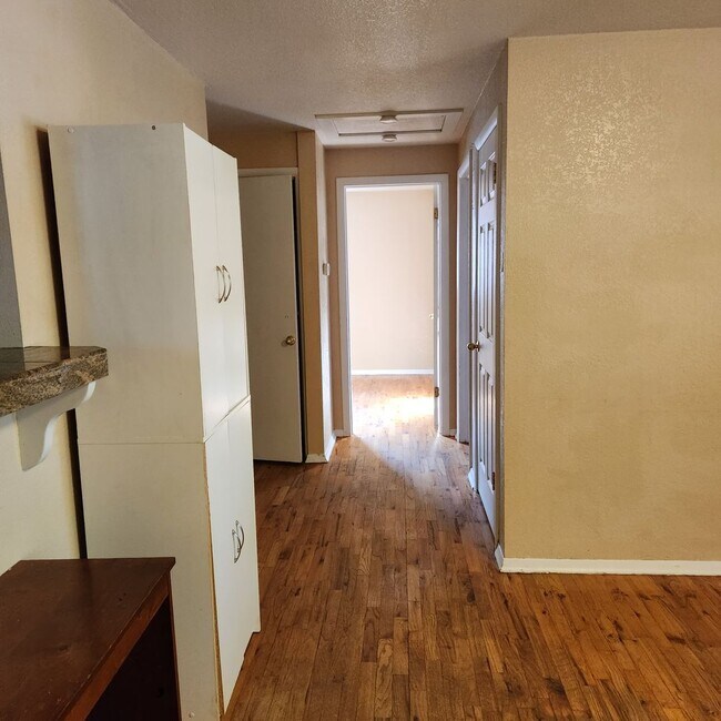 Building Photo - 4 Bed | 2 Bath House in the lower Rattlesnake