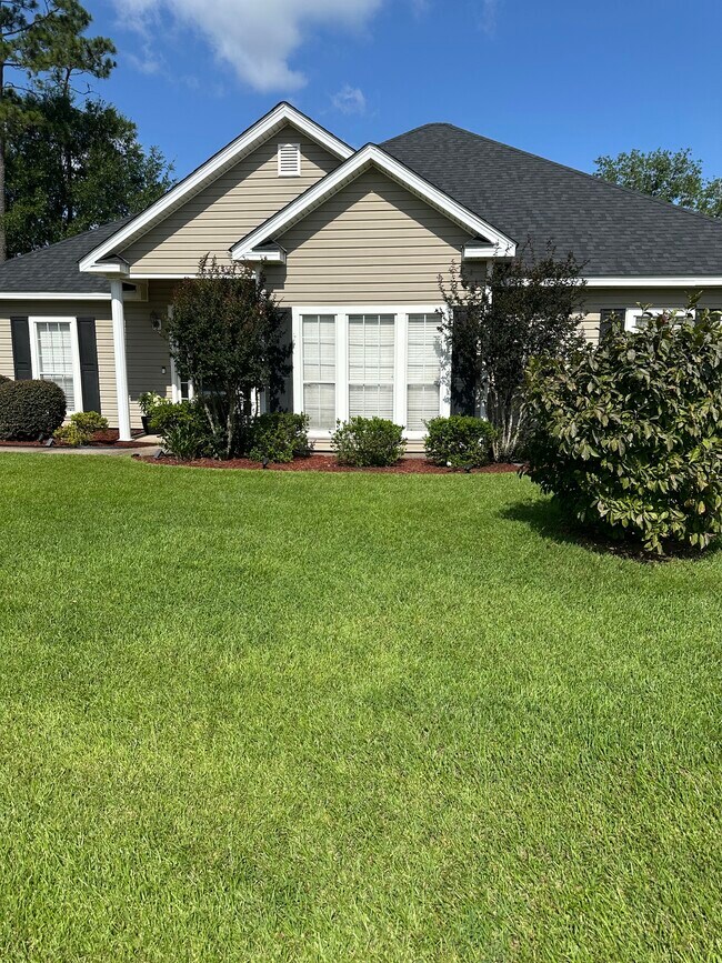 Building Photo - 5448 Henning Dr W