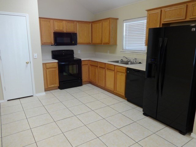 Foto del edificio - 7103 George Finger Rd