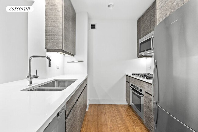 Building Photo - 305 W 16th St