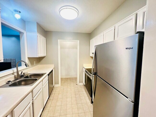 Foto del edificio - 117 Bent Creek Cir N