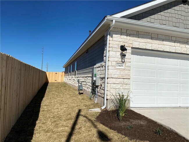 Foto del edificio - 13406 Latrobe Dr