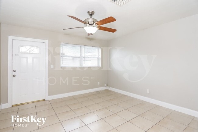 Building Photo - 2350 SW 68th Terrace