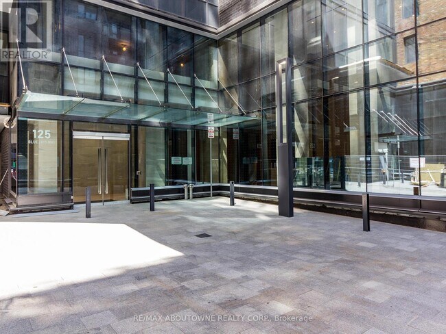 Photo du bâtiment - 125 Blue Jays Way