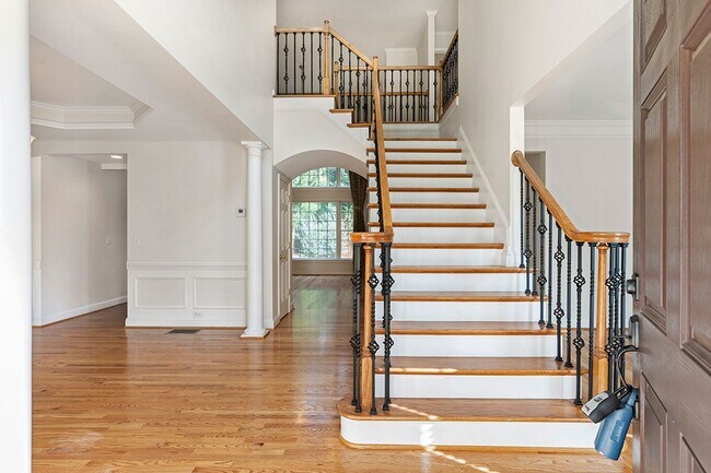 Building Photo - Open Main Level, Finished Terrace and Minutes to Halcyon & Downtown Alpharetta