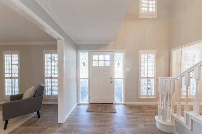 Building Photo - 427 Longview Dr