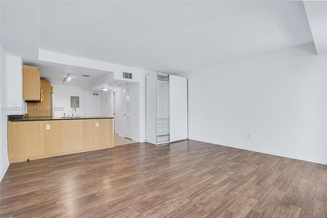 Foto del edificio - 10275 Collins Ave