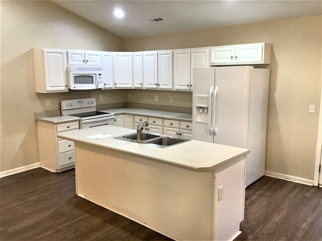 Building Photo - 1208 Williamsburg Dr