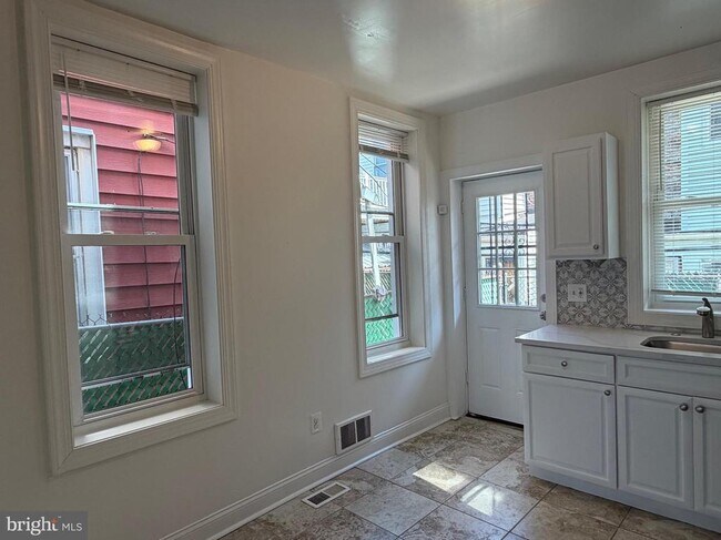 Foto del edificio - 2667 N Napa St