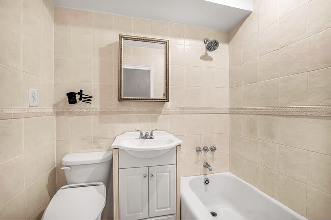 Building Photo - 240 E 35th St