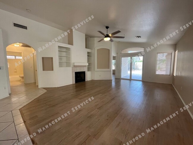 Foto del edificio - BEAUTIFUL 3 BEDROOM 2 BATHROOM HOME FOR RE...