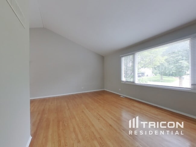 Building Photo - 1401 Oak Hill Ct