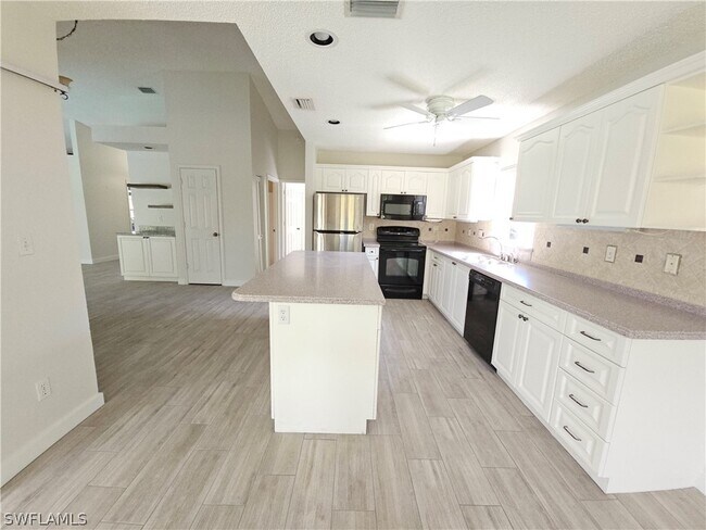 Foto del edificio - 6858 Chartwell Ln