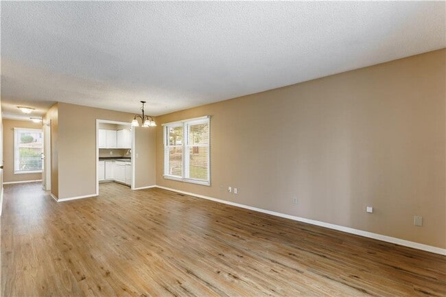 Building Photo - 3 bed 1.5 bath Townhouse in Bella Vista!