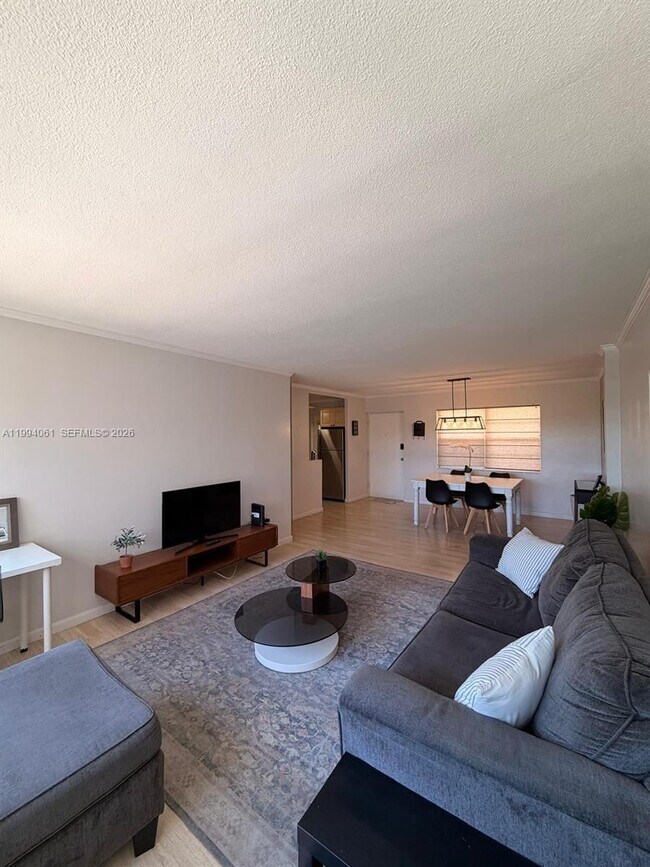 Foto del edificio - 220 Kings Point Dr