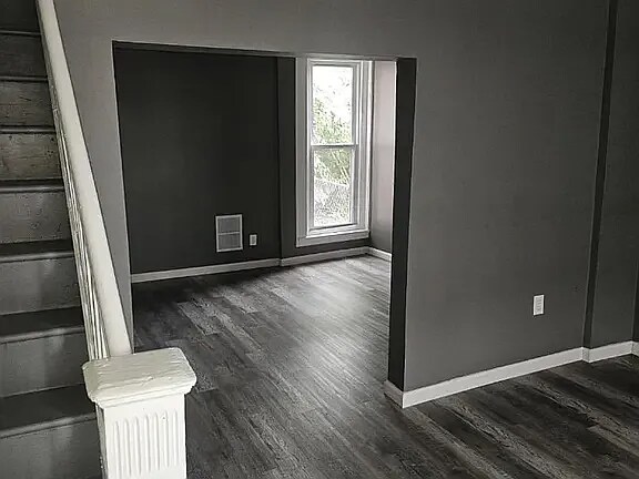 Building Photo - 5555 Crowson St