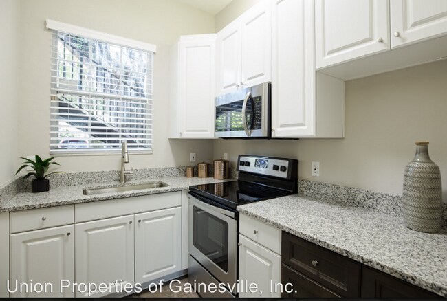 Building Photo - 2 br, 2 bath Apartment - 110 NW 9th Terrace