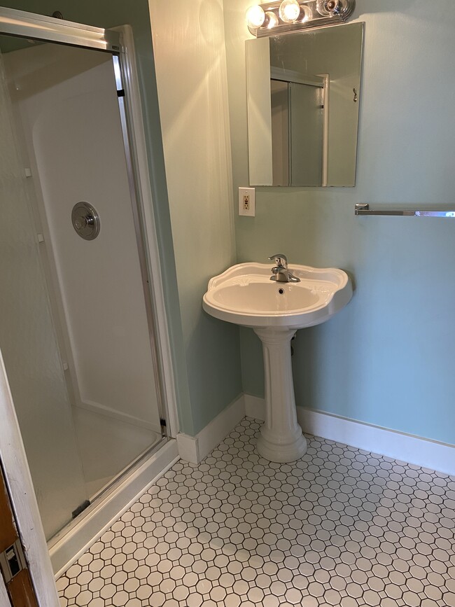 Building Photo - 1135 S Washington Ave #14