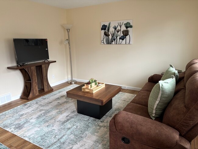 Building Photo - 10251 Spinnaker Run