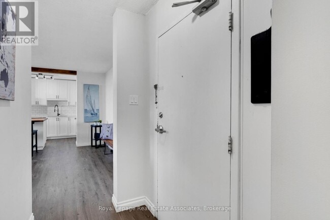 Building Photo - 215 Glenridge Ave