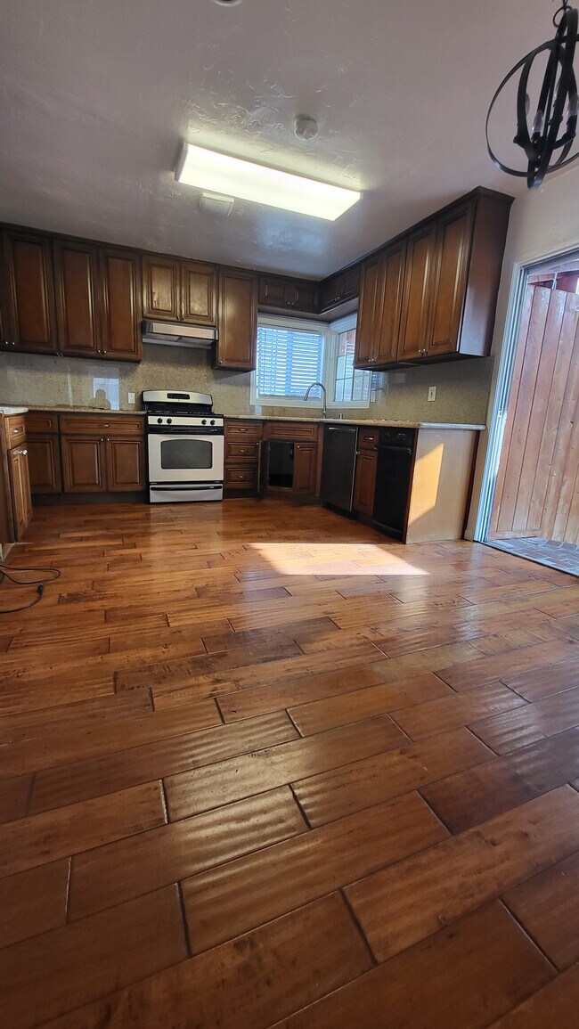 Foto del edificio - 15216 Arcturus Ave