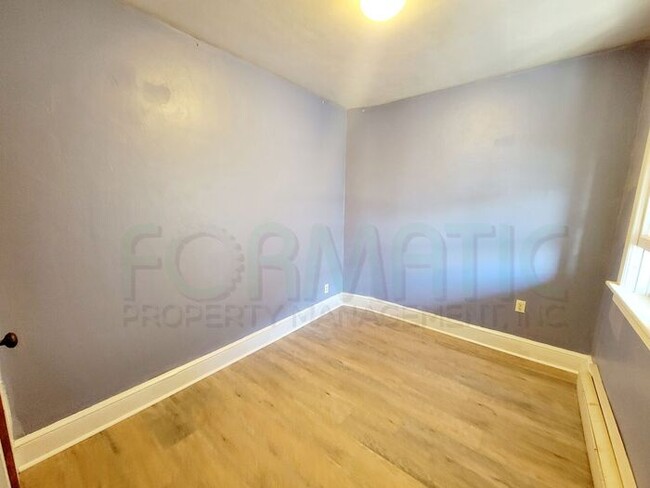 Building Photo - Two Story Apartment - 2 Bedrooms and 1 Bat...