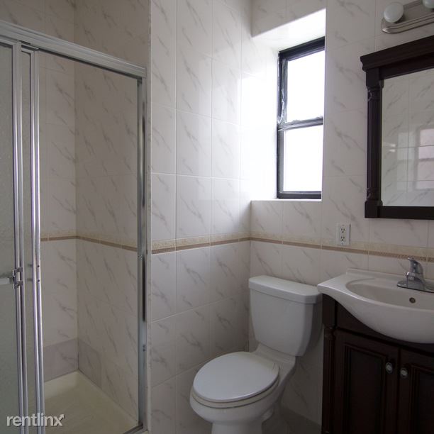 Building Photo - 204 Macdonough St