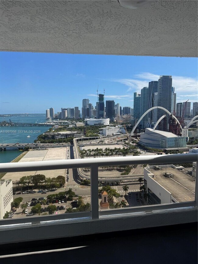 Building Photo - 1717 N Bayshore Dr
