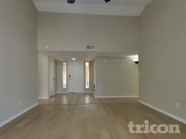 Foto del edificio - 7310 E Dewan Cir